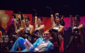 Adriano Russo e le ballerine di can-can