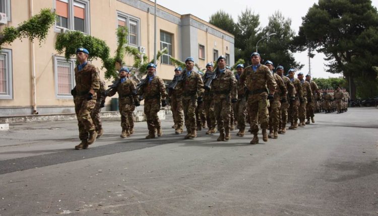 LEONTE UNIFIL IL REGGIMENTO LOGISTO AOSTA IN PARTENZA – I REPARTI SI SCHIERANO PER LA CERIMONIA