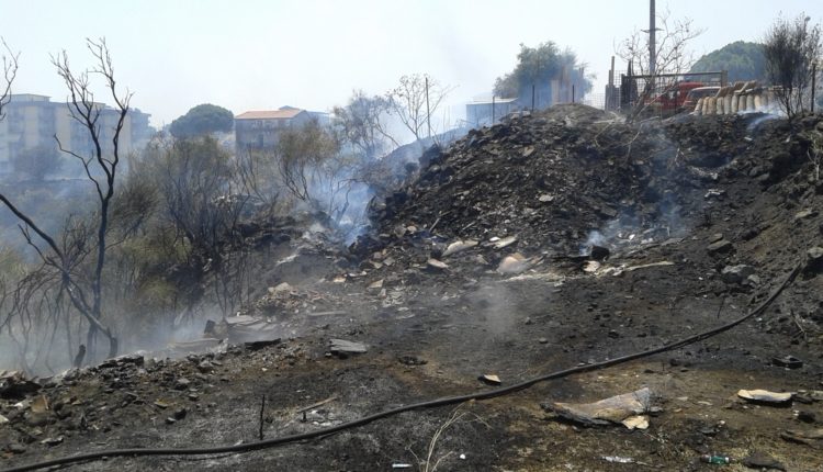 Incendio Ct 12 luglio brucia area tra cibali e viale rapisardi (1)