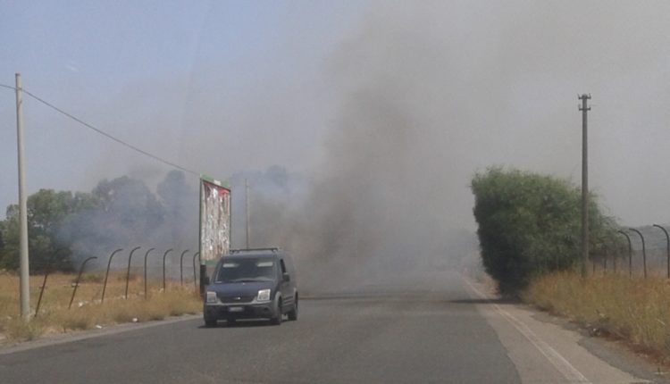 Incendio Ct 12 luglio brucia san francesco la rena e difficoltà traffico (1)