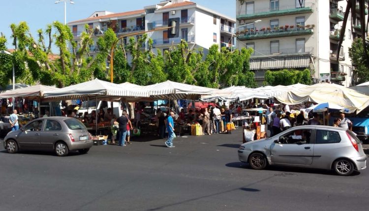 traffico mercato piazza eroid’ungheria (2)