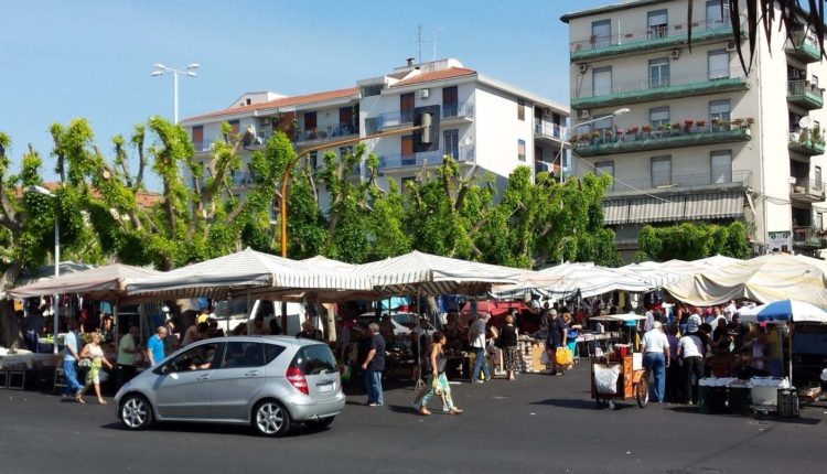 traffico mercato piazza eroid’ungheria (3)