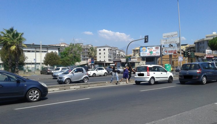 sicurezza e degrado viale africacon ex raffineria (5)