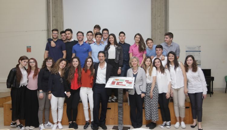 classe premiata a roma con dirigente Gabriella Chisari- Direttore dell%u2019I.Ri.Fo.R. Gianluca Rapisarda