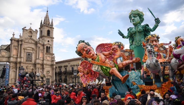 Carnevale Acireale 2018 Giustizia all’Italiana_Cantiere Ardizzone_ph Rossana Rizza (1)