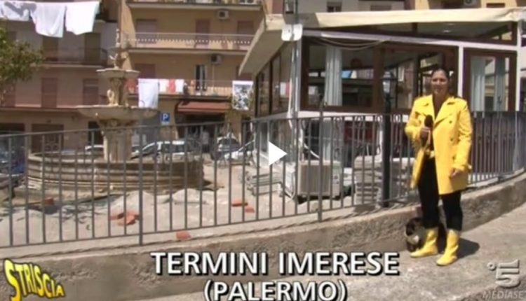 1Termini Imerese fontana in piazza Carlo Alberto Dalla Chiesa con il gazebo durante i servizio di striscia la notizia