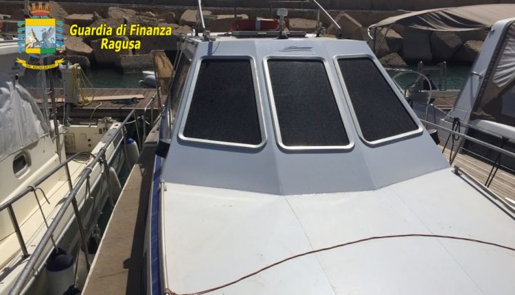 barca sequestrata Ragusa finanza