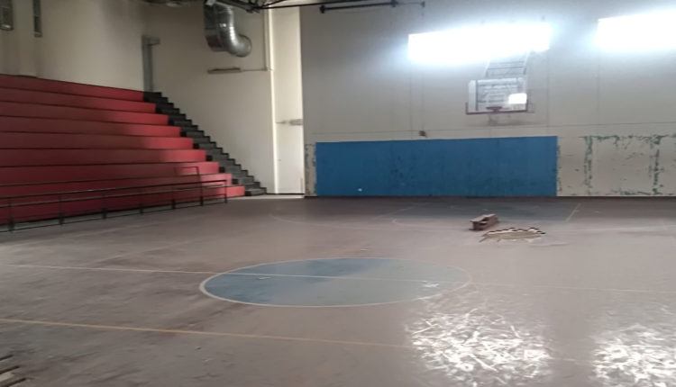 nuovo palagalermo con-inferriate-parquet sistemato-bagni- spogliatoi-tribune (4)