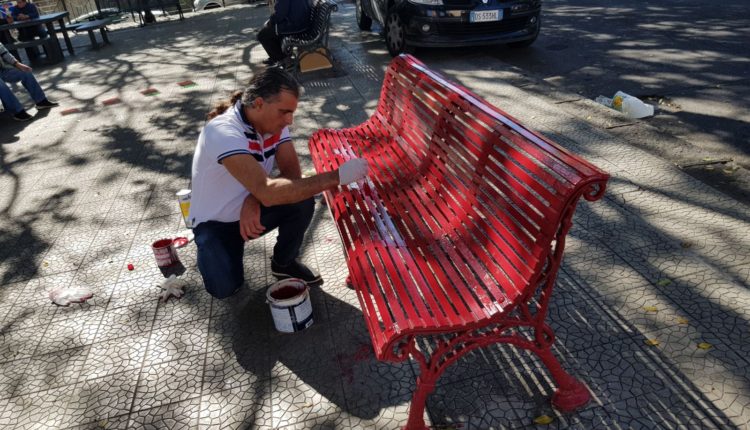 panchina rossa sistemata dopo-attacco vandalico (2)