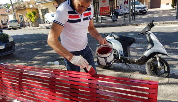 panchina rossa sistemata dopo-attacco vandalico (3)