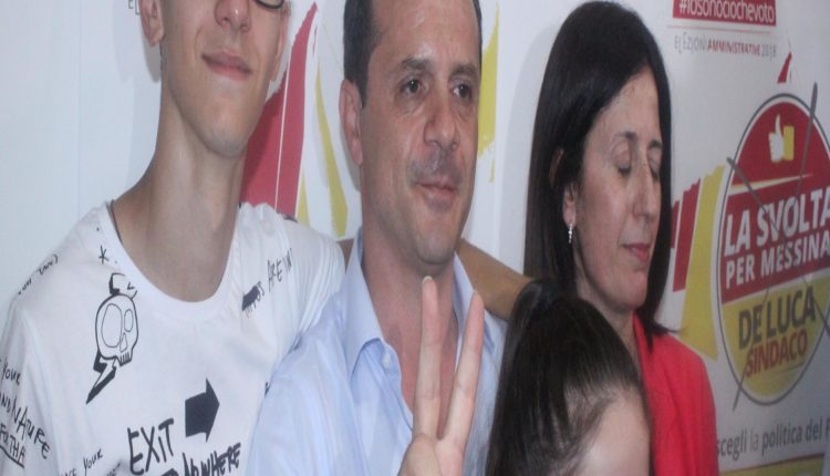 De Luca con famiglia dopo le elezioni