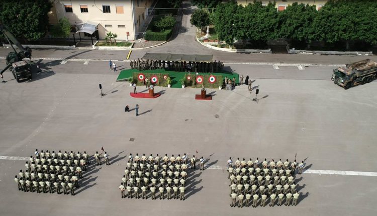 il Battaglione G Gua Simeto schierato in armi per il cambio del loro Comandante