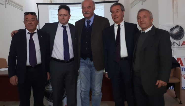 Il presidente Ona, Ezio Bonanni e i relatori della conferenza di Gela