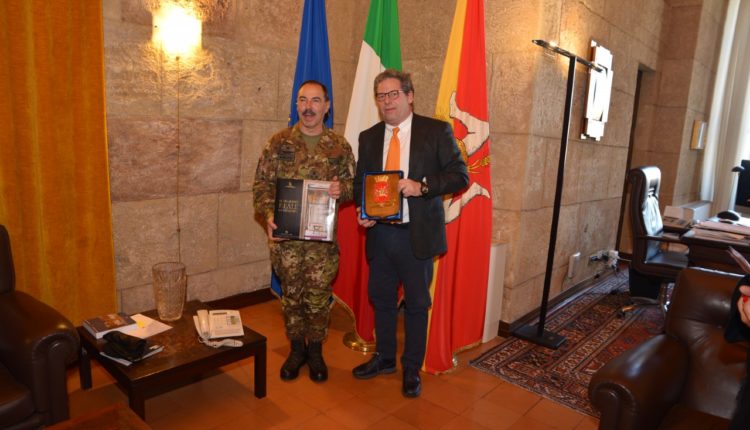 Il Capo di Stato Maggiore dellEsercito e il Presidente dellArs Gianfranco Micciche