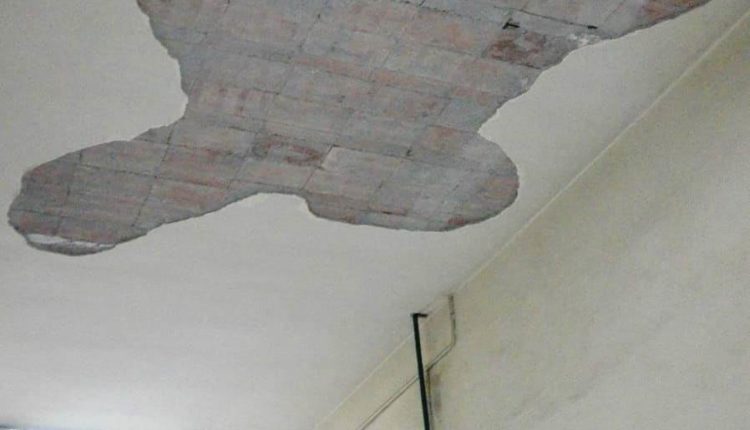 Intonaco soffitto staccato
