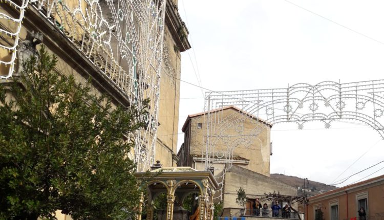 San Sebastiano esce dalla chiesa foto MARIATERESA ANASTASI