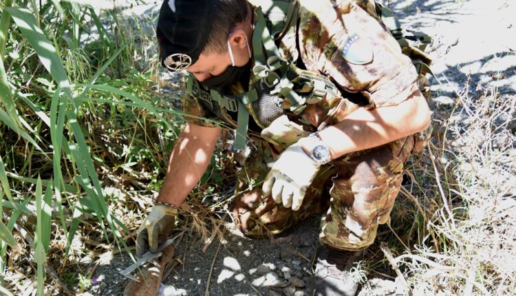 foto 1 – 4 reggimento genio guastatori intervento eod a Scaletta Zanclea ME 9 giugno 2020 bomba da mortaio da 81 mm