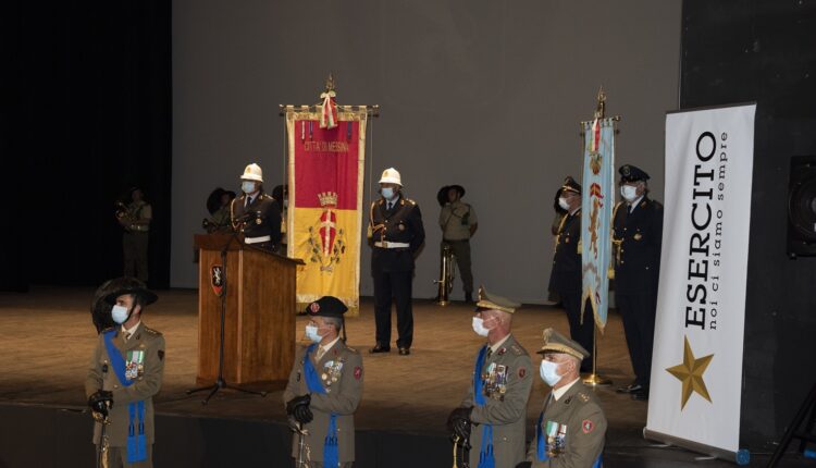 6. Una prospettiva della cerimonia al Teatro Vittorio emanuele