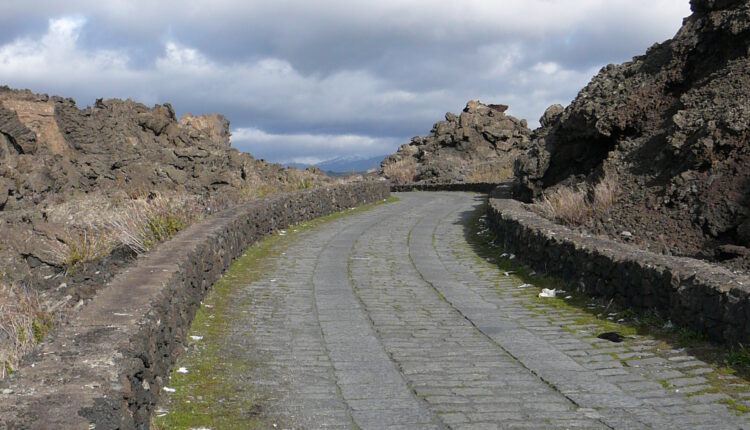 Strada basolato lavico per l’Etna 3