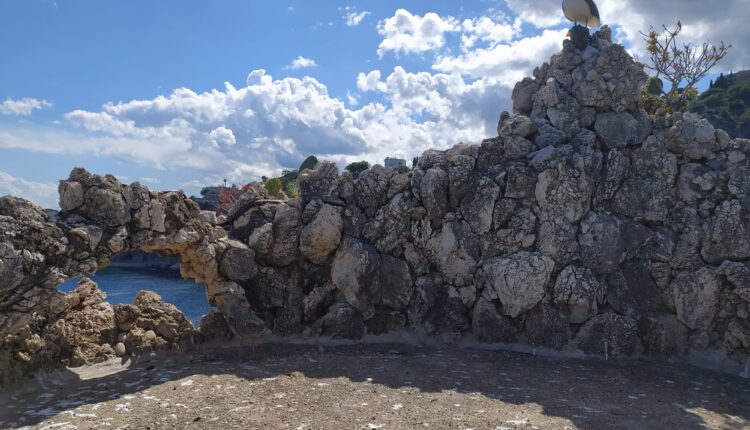 PNT, ISOLA BELLA, una terrazza di Villa Bosurgi mimetizzata nella roccia