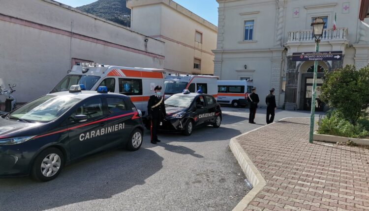 Carabinieri presso Ospedale Lipari