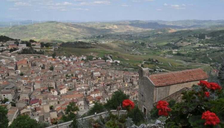 CASTRONOVO_Panoramica con Chiesa di San Vitale