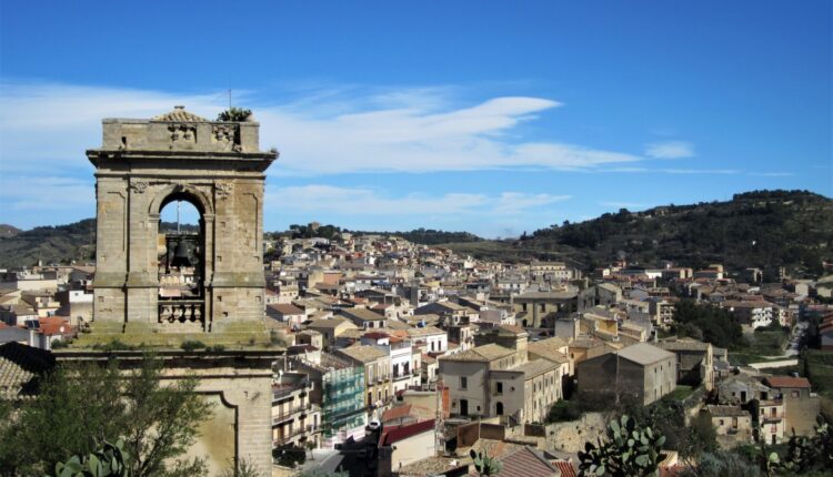 LICODIA EUBEA_Campanile chiesa madre e Castello Santapau