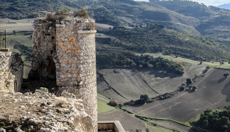 LICODIA EUBEA_castello 3