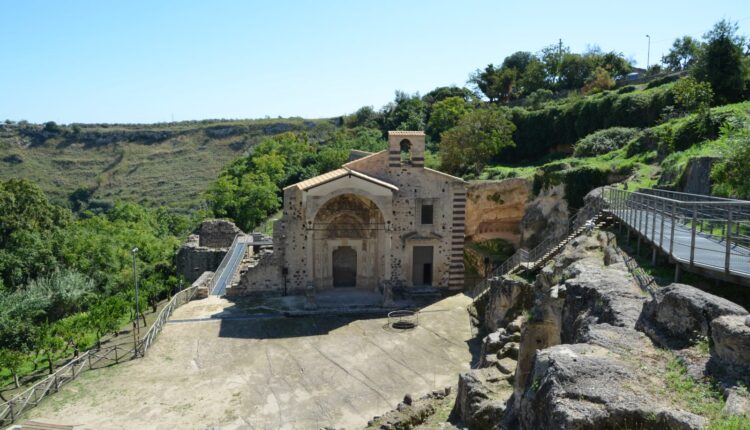 MILITELLO VAL DI CATANIA_Chiesa e parco Archeologico di Santa Maria la Vetere