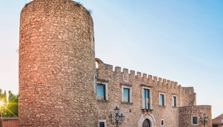 ROCCAVALDINA_Castello cinquecententesco dei Principi Valdina