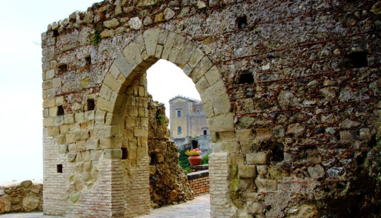 SAVOCA_Porta della città