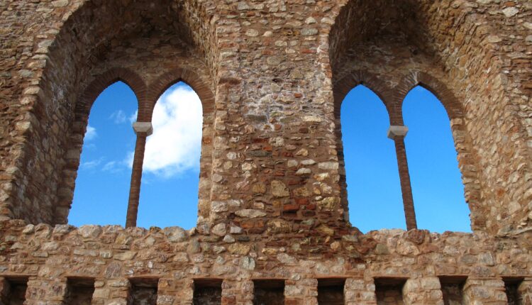 San Marco d’Alunzio particolare bifore castello normanno