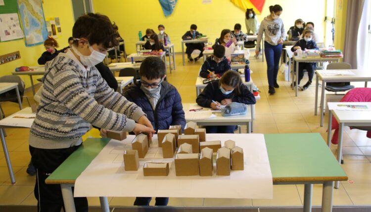 Le terre ed i colori dell’Etna nella scuola Teresa di Calcutta Tremestieri Etneo (1)