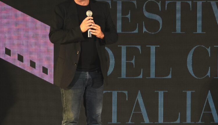 Paolo genovese sul palco del Festival del cinema italiano