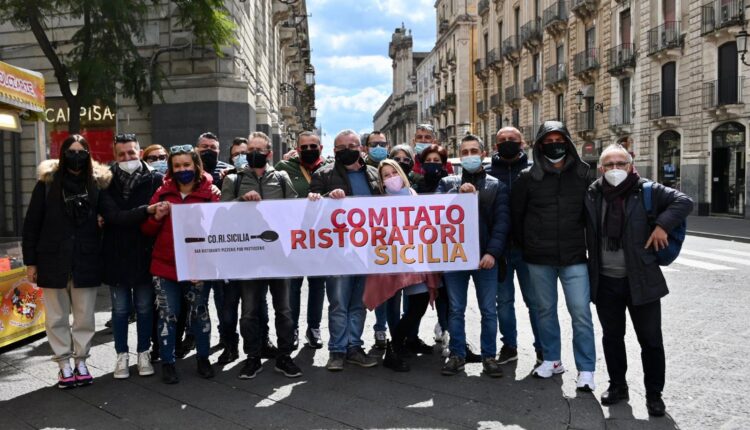 foto 2 – manifestazione 1 aprile – #IOAPRO – la delegazione di Co.Ri.Sicilia –