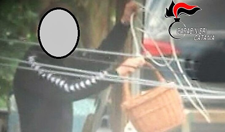 Spacciatore cala u panaru