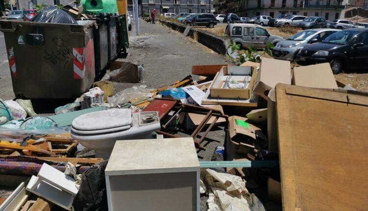 via bernini tra discariche e bivacchi (2)