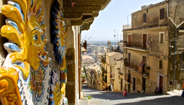 CALTAGIRONE scalinata