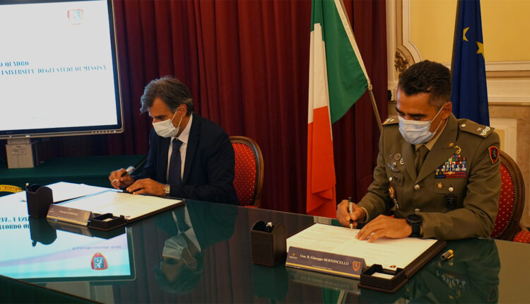 Il Magnifico Rettore Salvatore Cuzzocrea e il Generale di Brigata Giuseppe Bertoncello firmano l’accordo