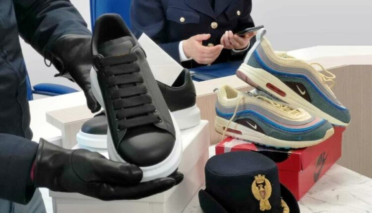 scarpe sequestrate polizia-2