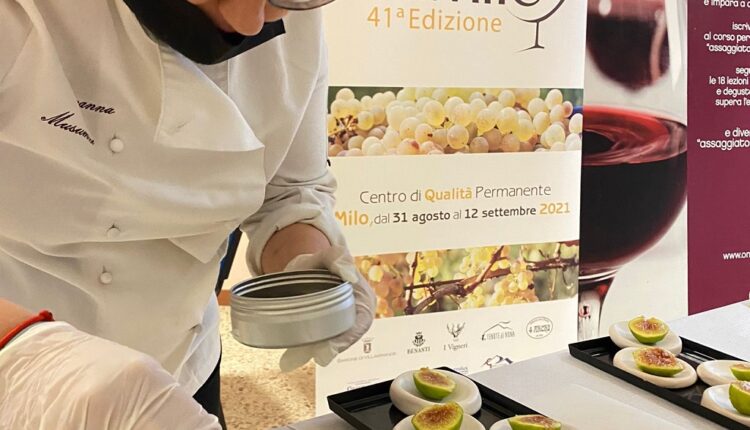 100921, Giovanna Musumeci al lavoro su un gelato gastronomico