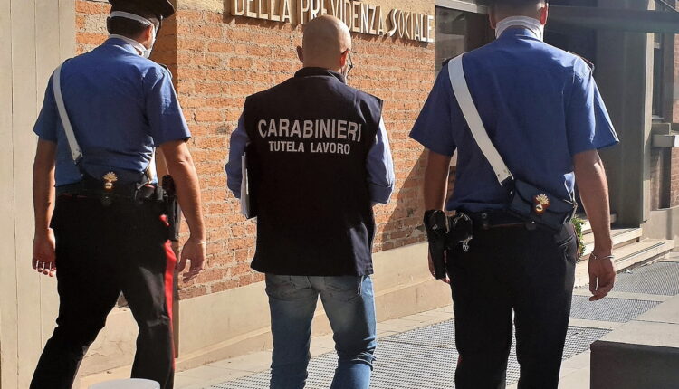 foto Carabinieri reddito cittadinanza