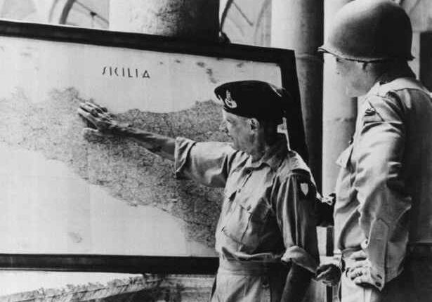 Foto 1 – Montgomery e Patton discutono l’operazione in Sicilia