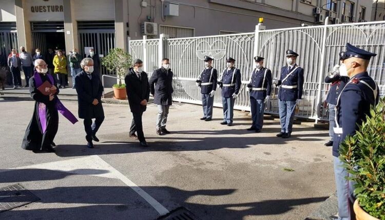 deposizione corona monumento ai caduti polizia di stato_