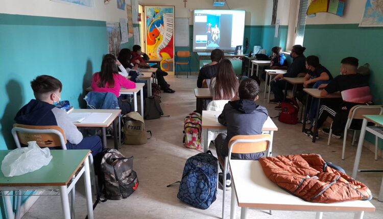 studenti che partecipano al video incontro sui cambiamenti climatici