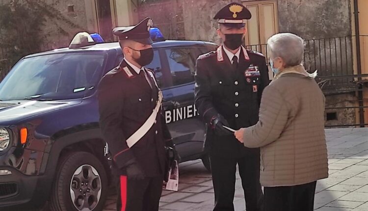 Carabinieri tra gli anziani