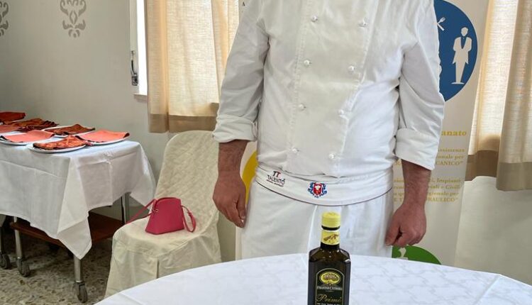 Triglia con macco di fave finocchietto selvatico e gambero Cru di Mazara dello chef Angelo Calabria di Ribera