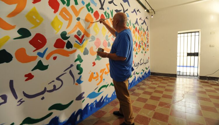 LIPARI 2014, Tahar Ben Jelloun ritocca propria opera (ph. Nifosì)