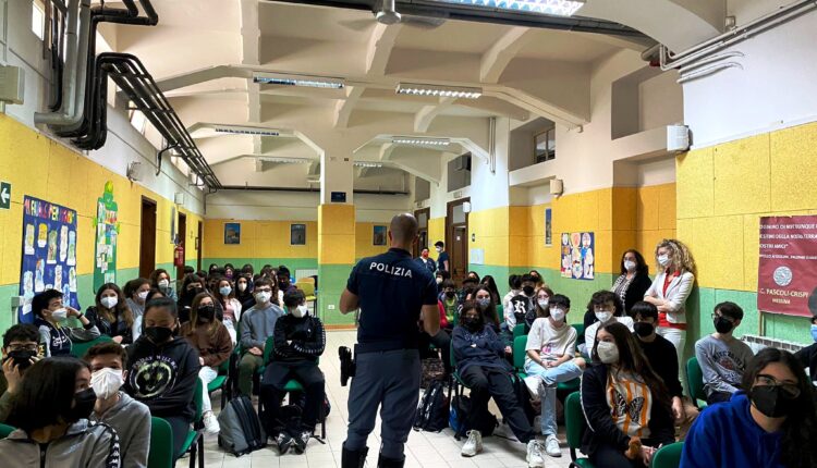 La Polizia va a scuola (8)