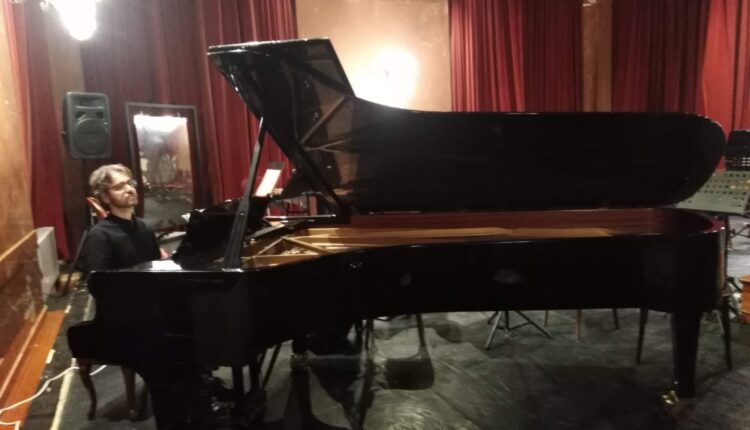 Carmelo Mantione, direttore e pianista